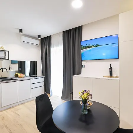 Monsignore アパート ザダル